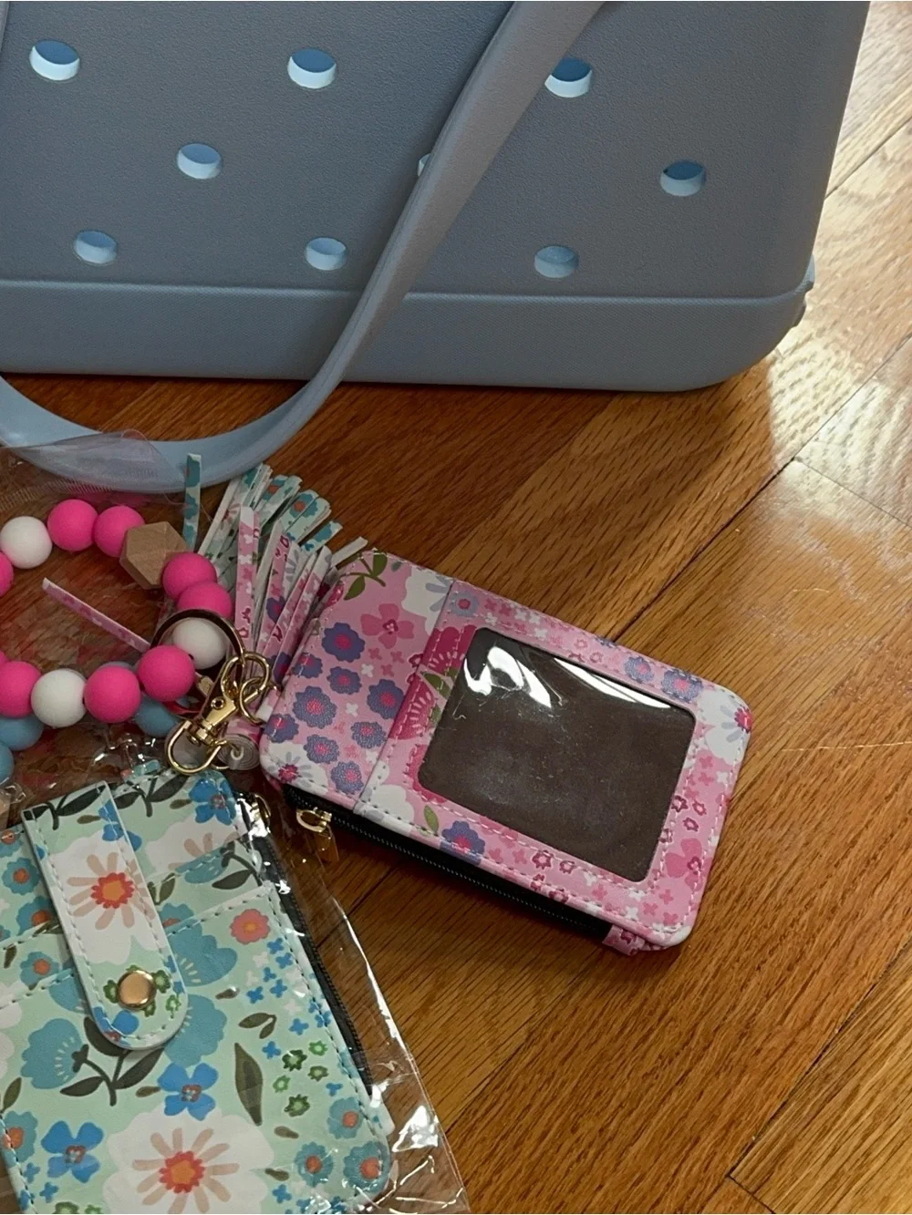 NWT Bogg Compatible Wristlet Wallet Keychain Combo Bright Pink Floral OS